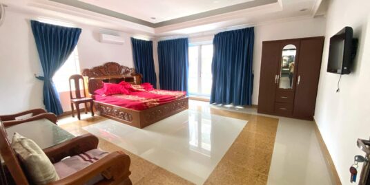 2 Beds 2 Baths Western Apartment for Rent